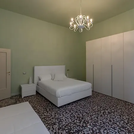 Alighieri Theatre Charming Lägenhet